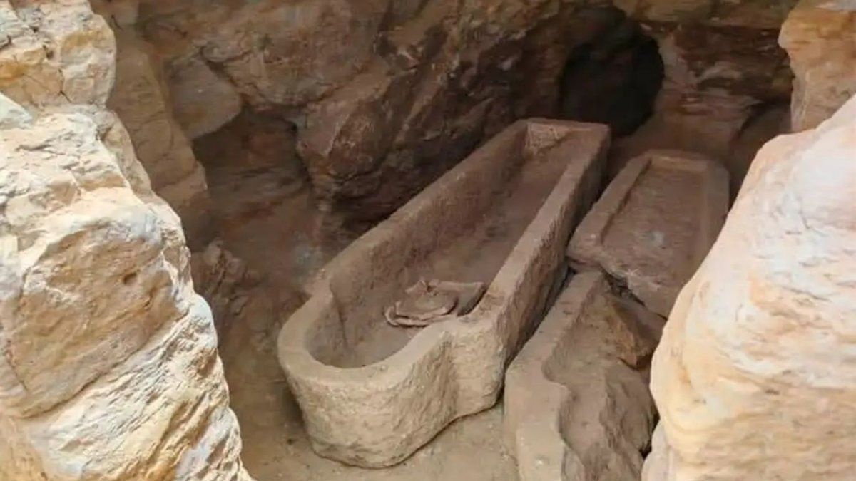 (16382)